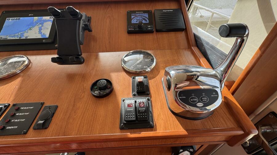 34' 2008 Mainship 34 TRAWLER