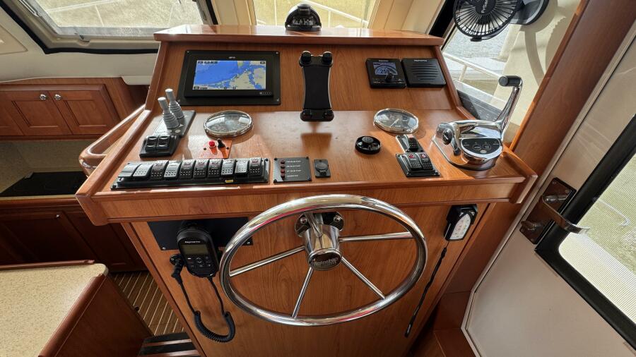 34' 2008 Mainship 34 TRAWLER