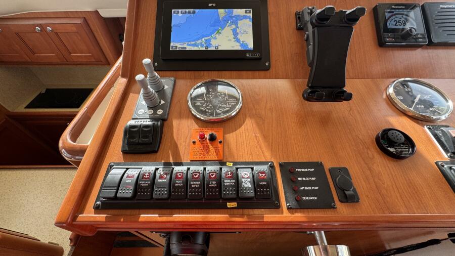 34' 2008 Mainship 34 TRAWLER