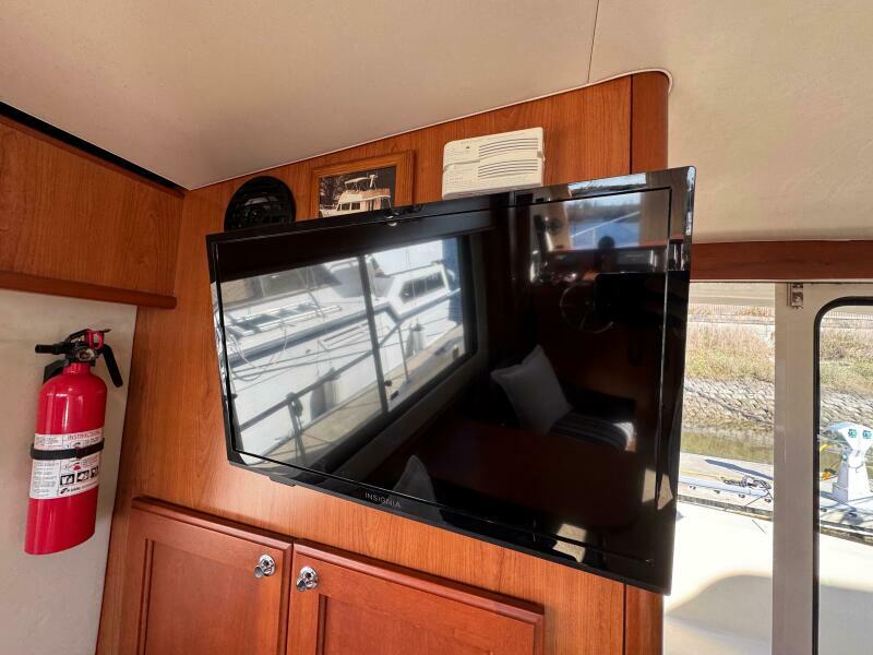 34' 2008 Mainship 34 TRAWLER