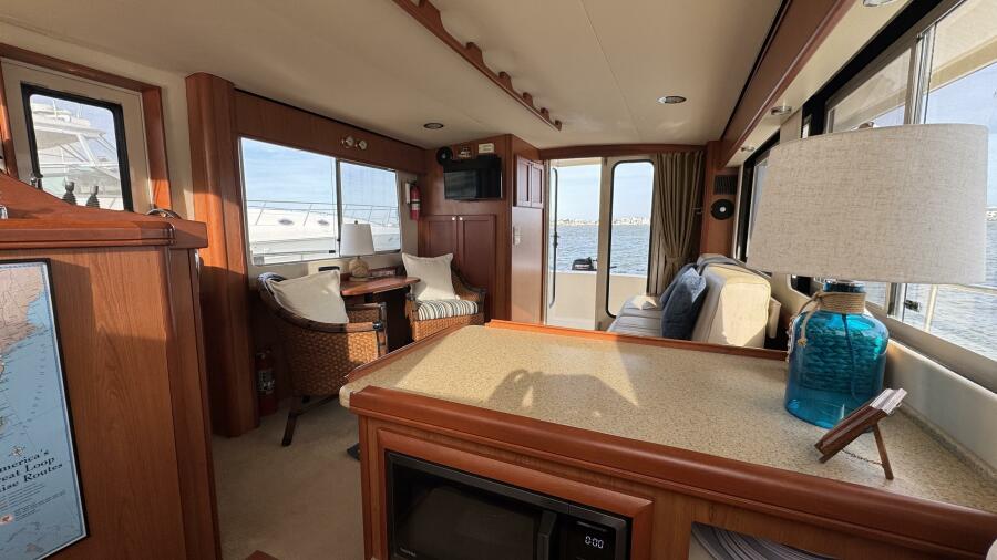 34' 2008 Mainship 34 TRAWLER