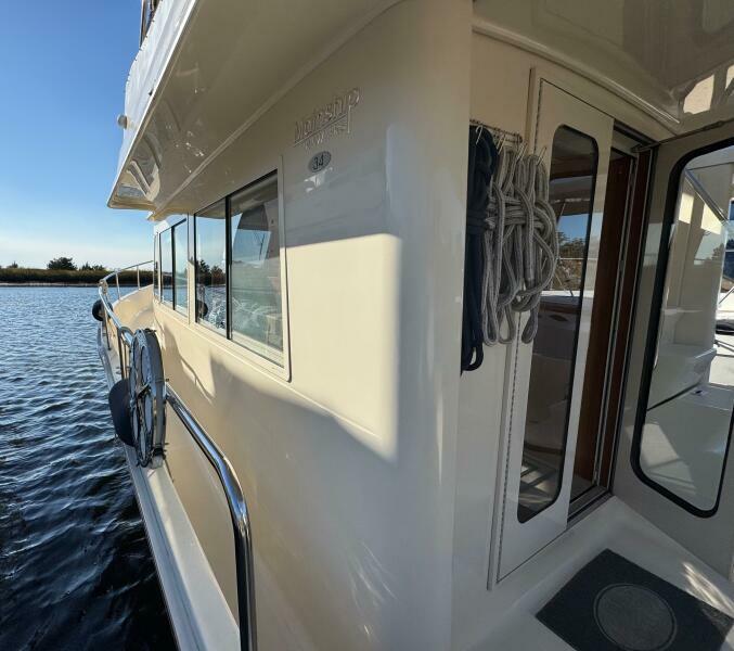 34' 2008 Mainship 34 TRAWLER
