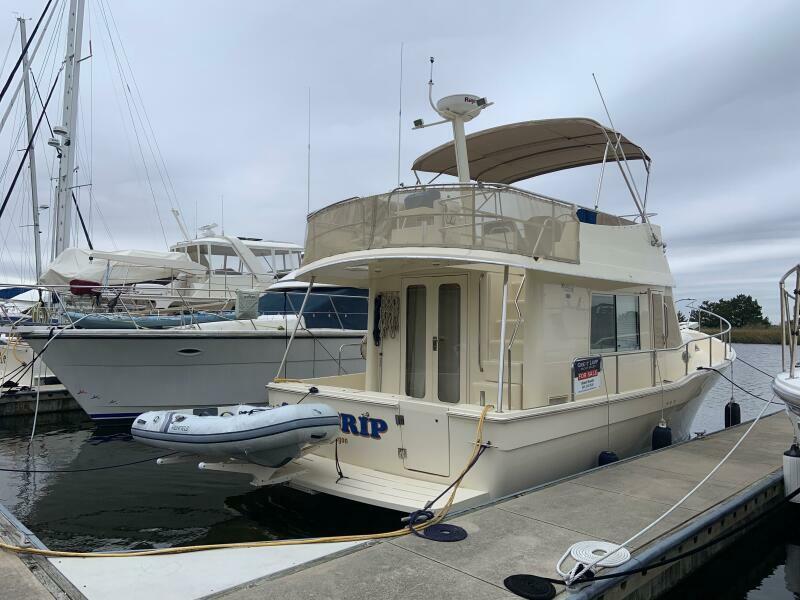 34' 2008 Mainship 34 TRAWLER