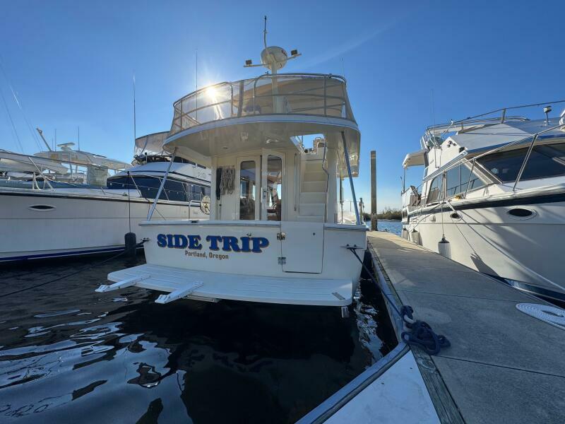 34' 2008 Mainship 34 TRAWLER