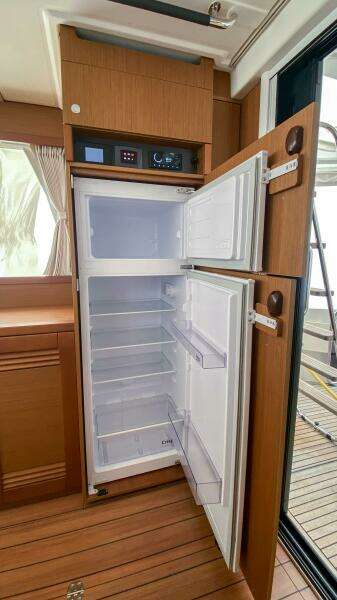 Refrigerator & Freezer