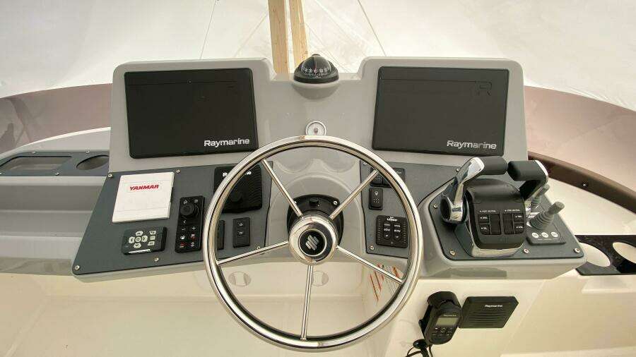 Flybridge Helm Station