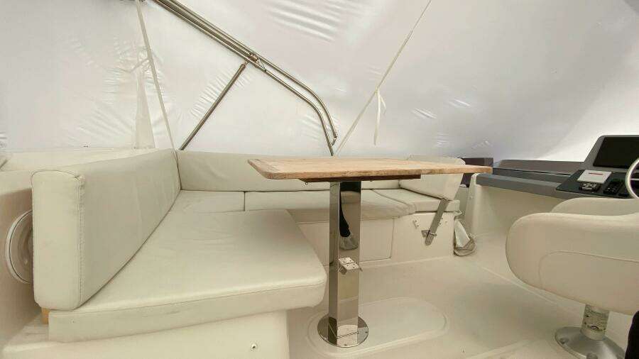 Flybridge Dinette