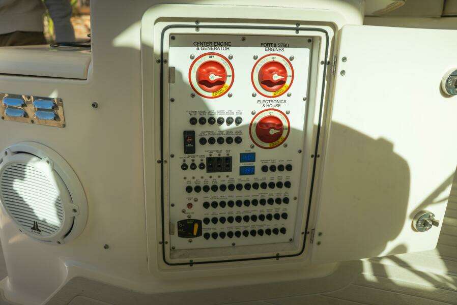 38ft Pursuit Yacht For Sale