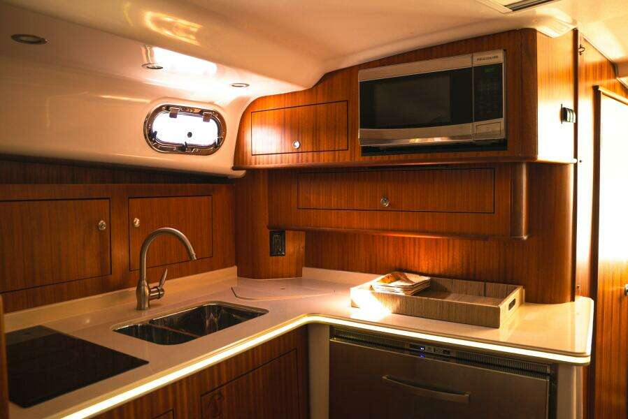 38ft Pursuit Yacht For Sale