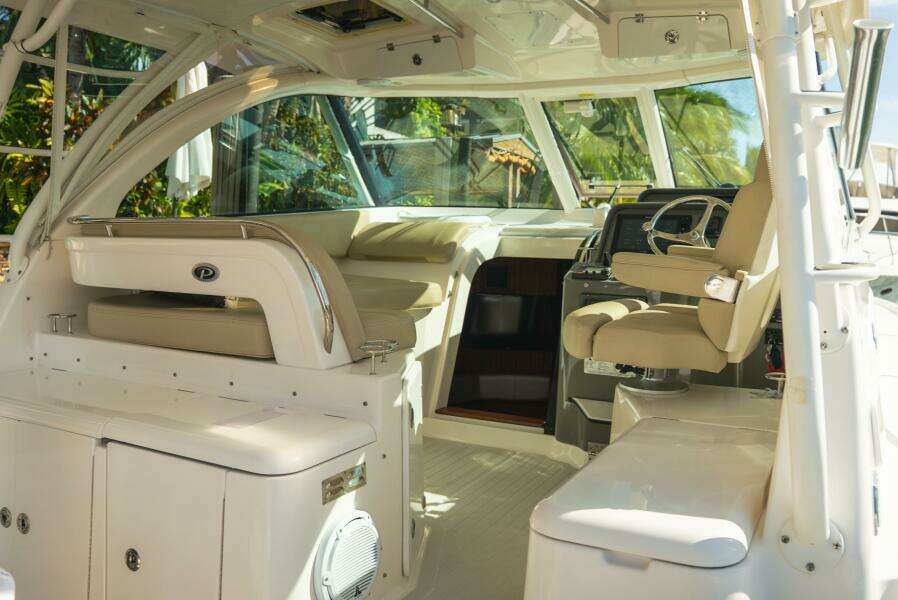 38ft Pursuit Yacht For Sale