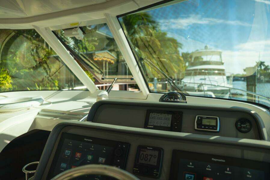 38ft Pursuit Yacht For Sale