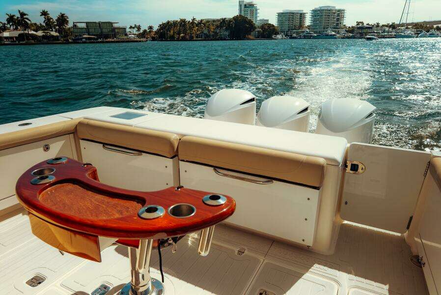 38ft Pursuit Yacht For Sale