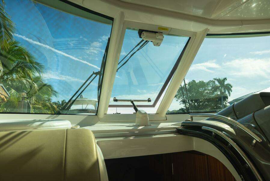 38ft Pursuit Yacht For Sale