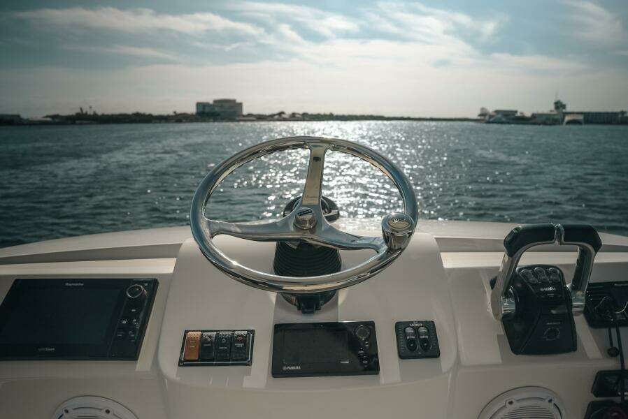 38ft Pursuit Yacht For Sale