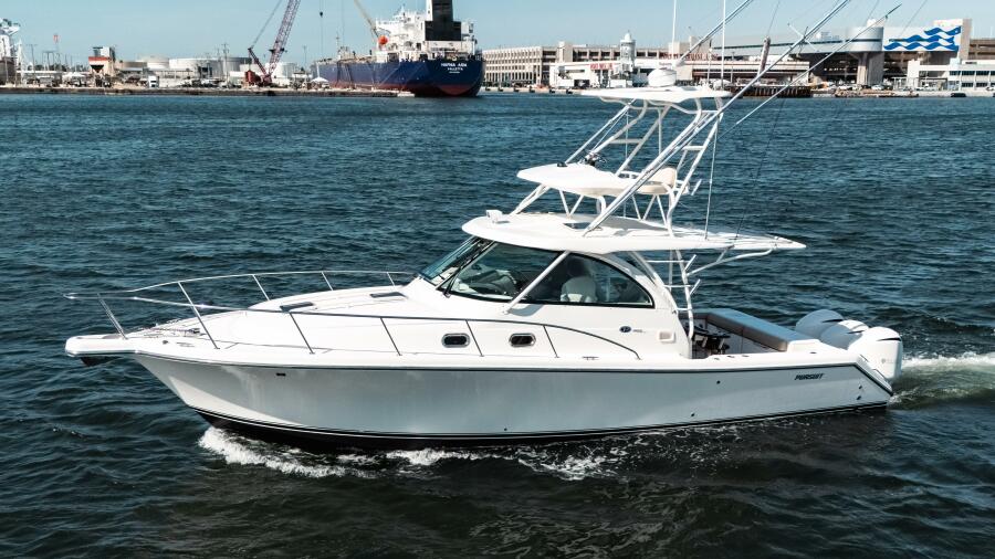 Photo of 2016 Pursuit 38'