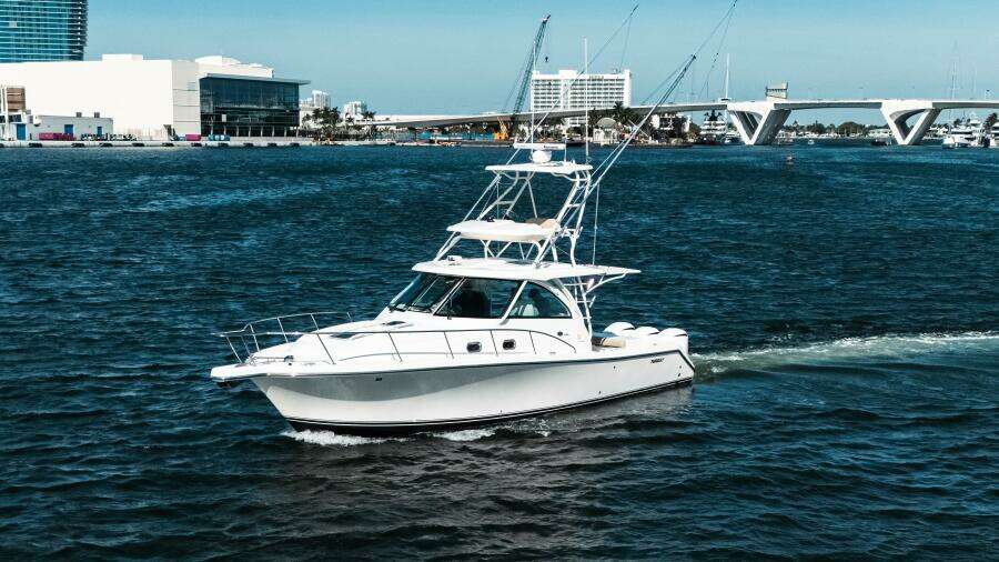 38ft Pursuit Yacht For Sale