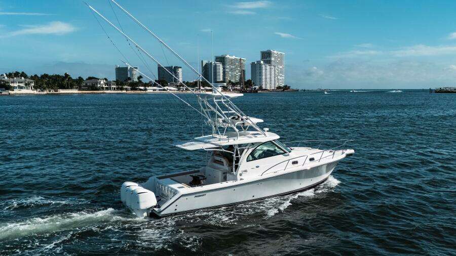 38ft Pursuit Yacht For Sale