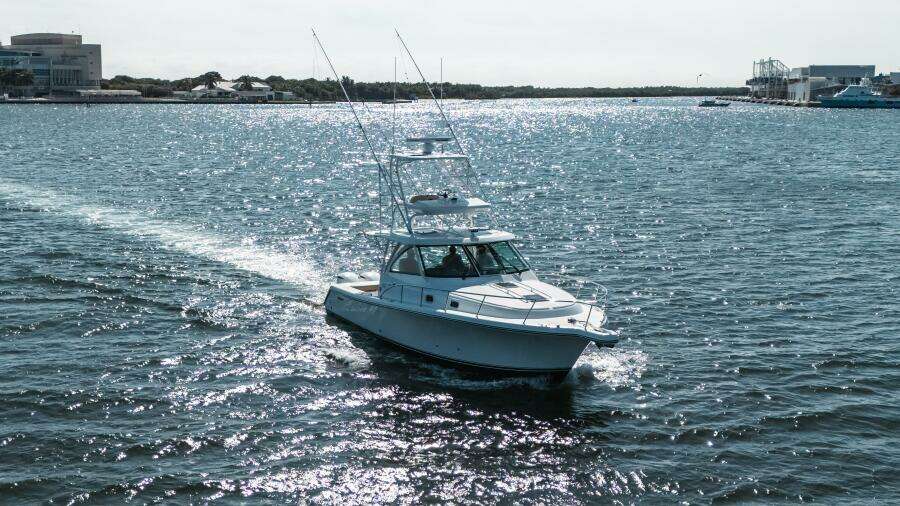 38ft Pursuit Yacht For Sale