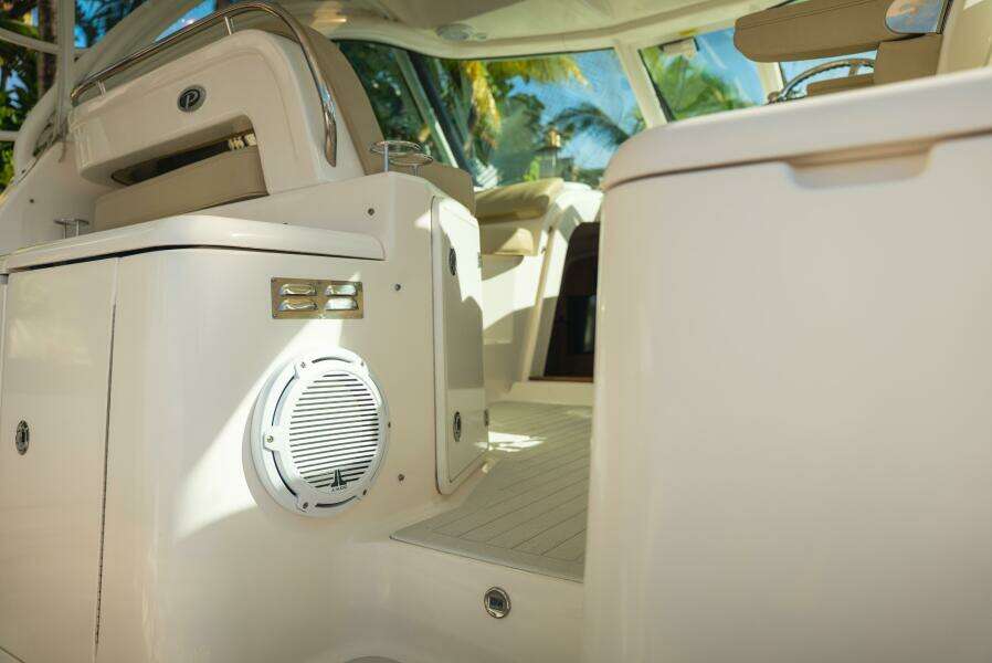 38ft Pursuit Yacht For Sale