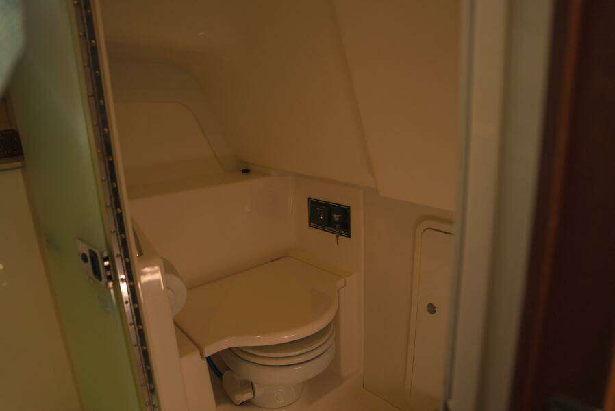 38ft Pursuit Yacht For Sale