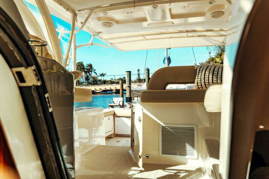 38ft Pursuit Yacht For Sale