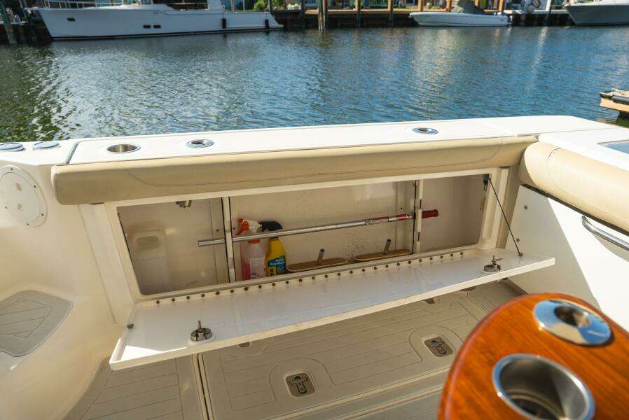 38ft Pursuit Yacht For Sale