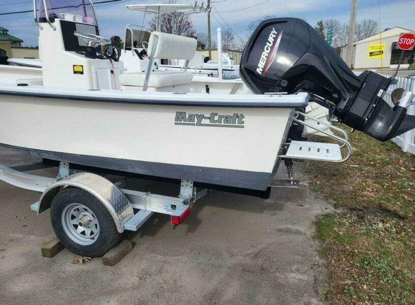 18ft May Craft Yacht For Sale