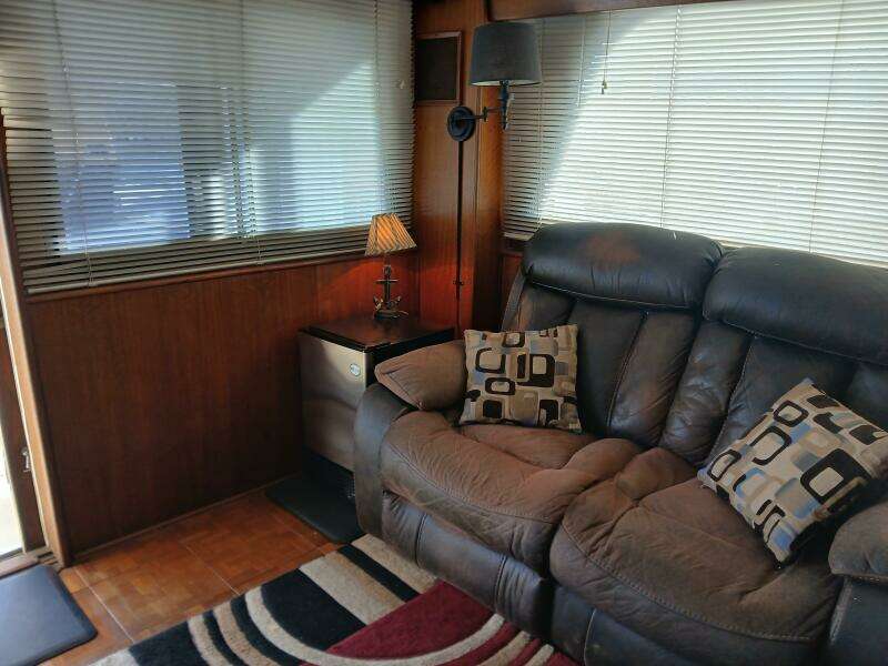 Concrete Idea 48ft Hatteras Yacht For Sale