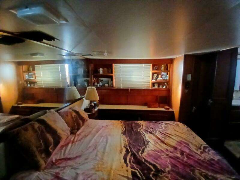 Concrete Idea 48ft Hatteras Yacht For Sale