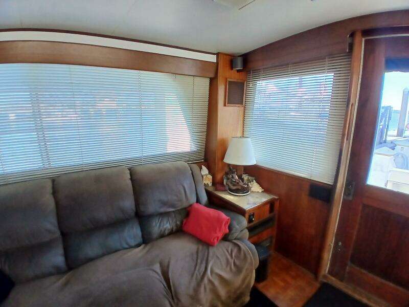 Concrete Idea 48ft Hatteras Yacht For Sale