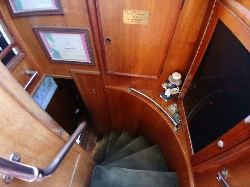 Concrete Idea 48ft Hatteras Yacht For Sale