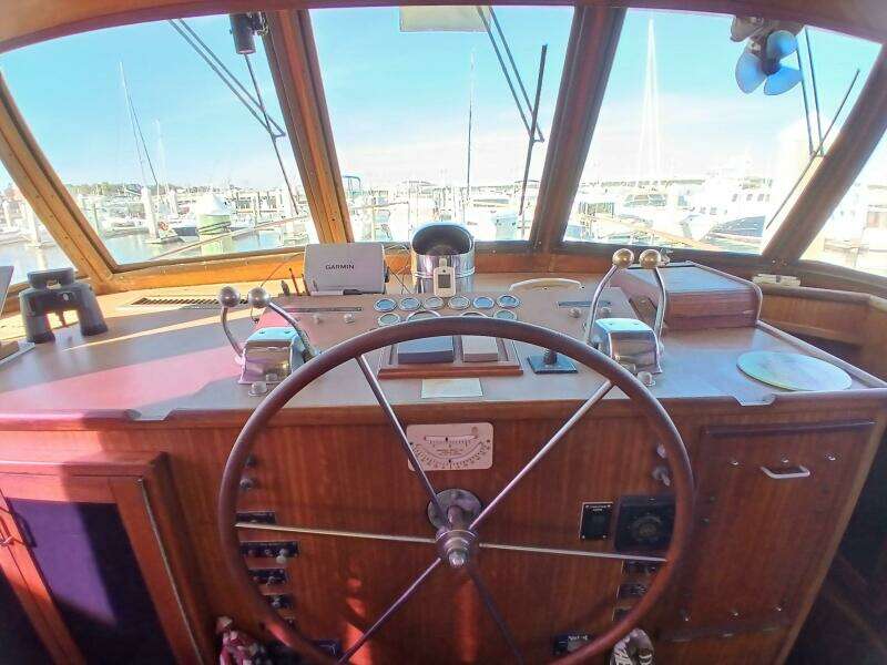 Concrete Idea 48ft Hatteras Yacht For Sale