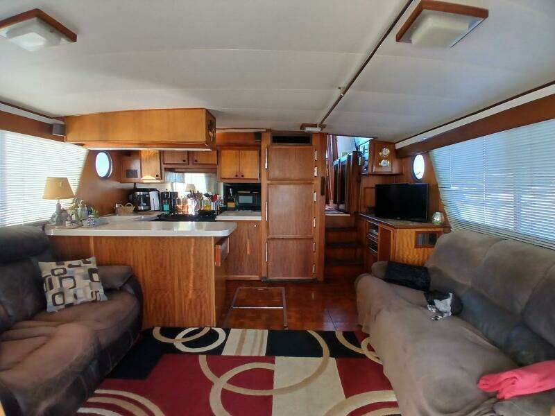 Concrete Idea 48ft Hatteras Yacht For Sale