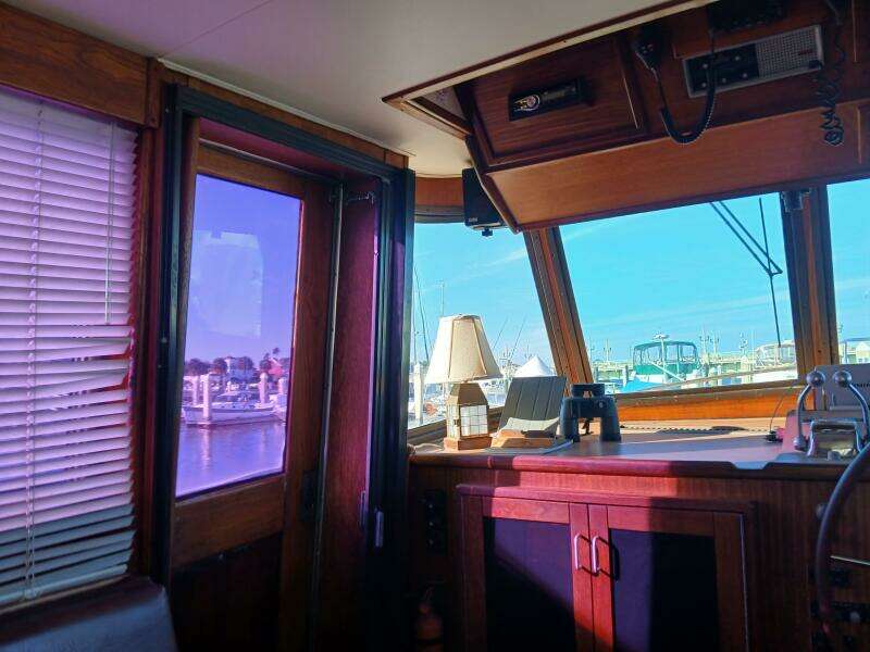 Concrete Idea 48ft Hatteras Yacht For Sale