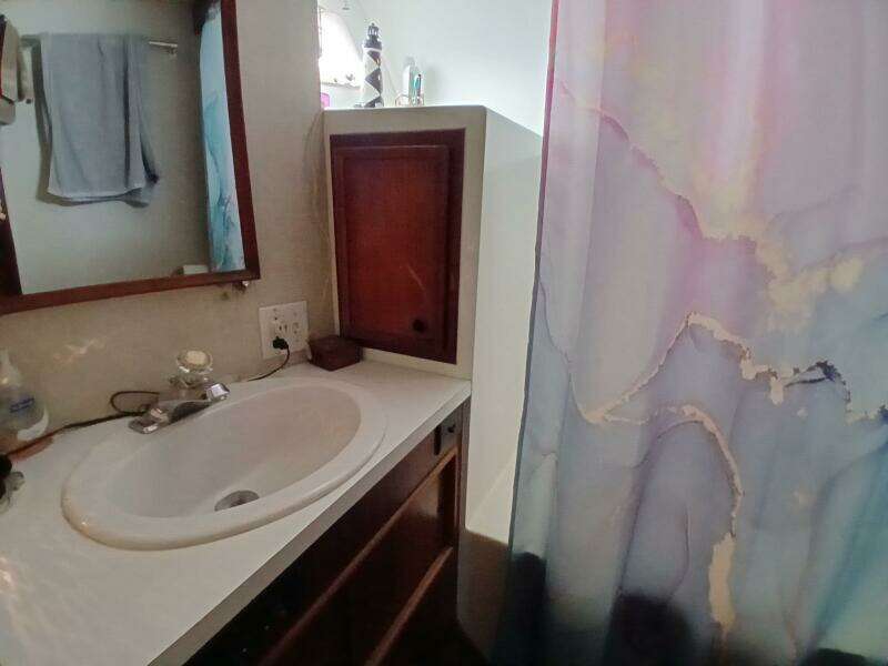 Concrete Idea 48ft Hatteras Yacht For Sale