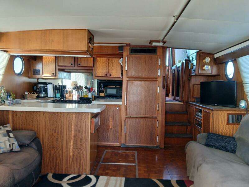 Concrete Idea 48ft Hatteras Yacht For Sale