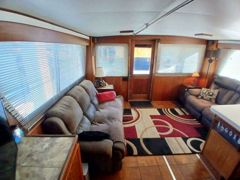 Concrete Idea 48ft Hatteras Yacht For Sale