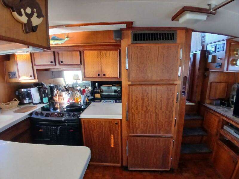 Concrete Idea 48ft Hatteras Yacht For Sale