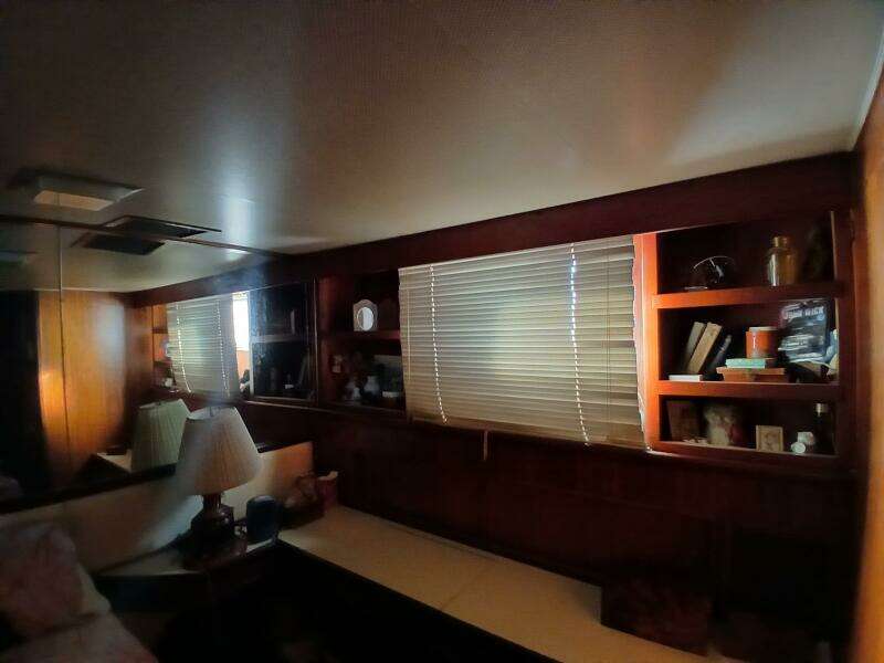 Concrete Idea 48ft Hatteras Yacht For Sale