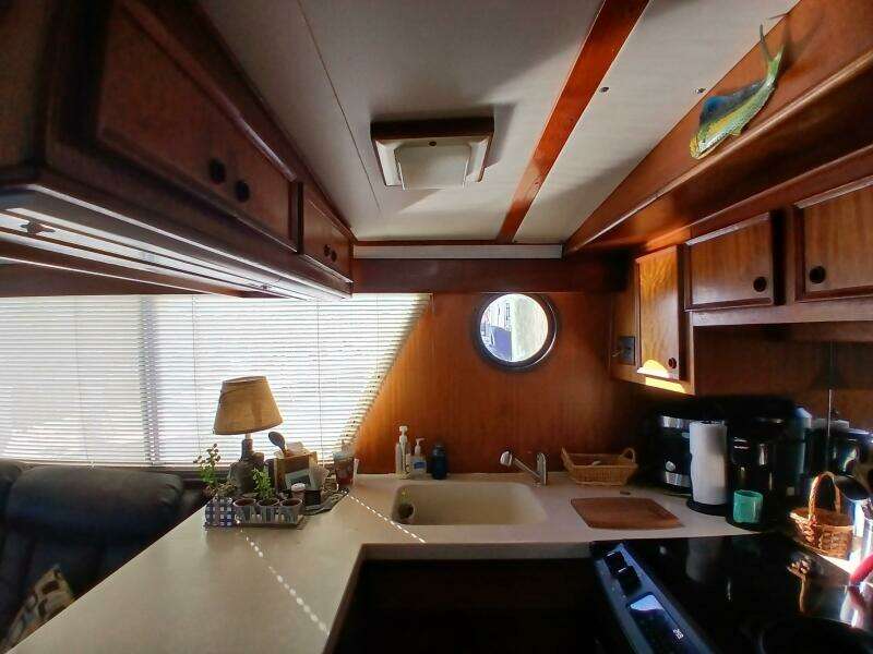 Concrete Idea 48ft Hatteras Yacht For Sale