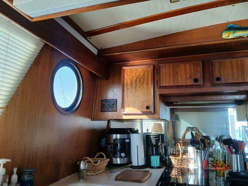 Concrete Idea 48ft Hatteras Yacht For Sale