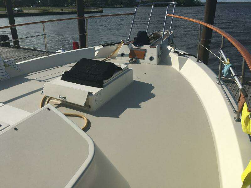 Concrete Idea 48ft Hatteras Yacht For Sale