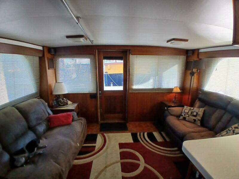 Concrete Idea 48ft Hatteras Yacht For Sale