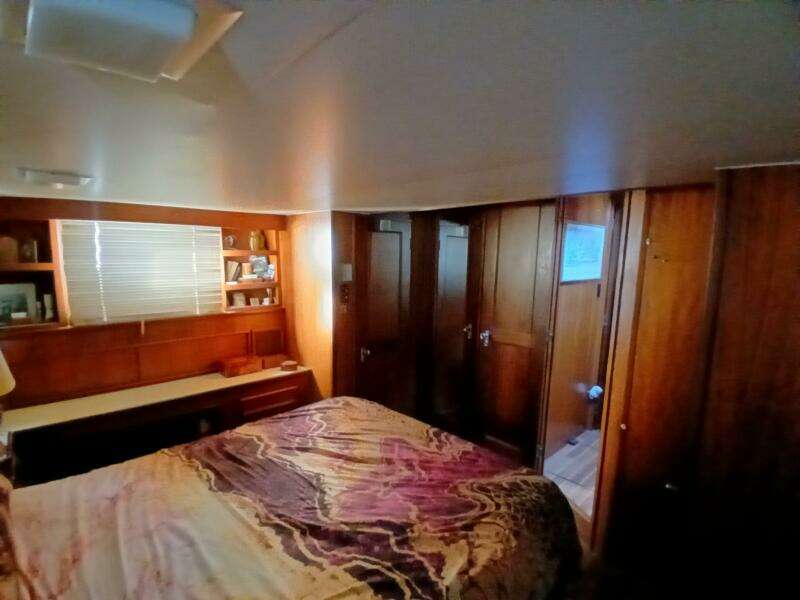 Concrete Idea 48ft Hatteras Yacht For Sale