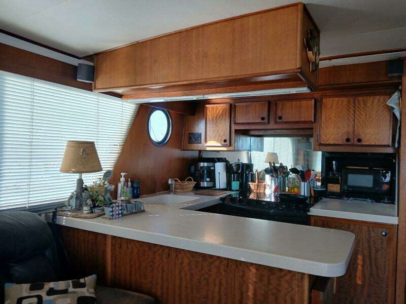 Concrete Idea 48ft Hatteras Yacht For Sale