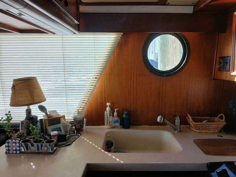 Concrete Idea 48ft Hatteras Yacht For Sale