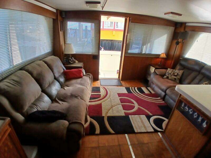 Concrete Idea 48ft Hatteras Yacht For Sale