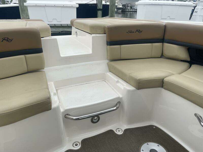 25ft Sea Ray Yacht For Sale