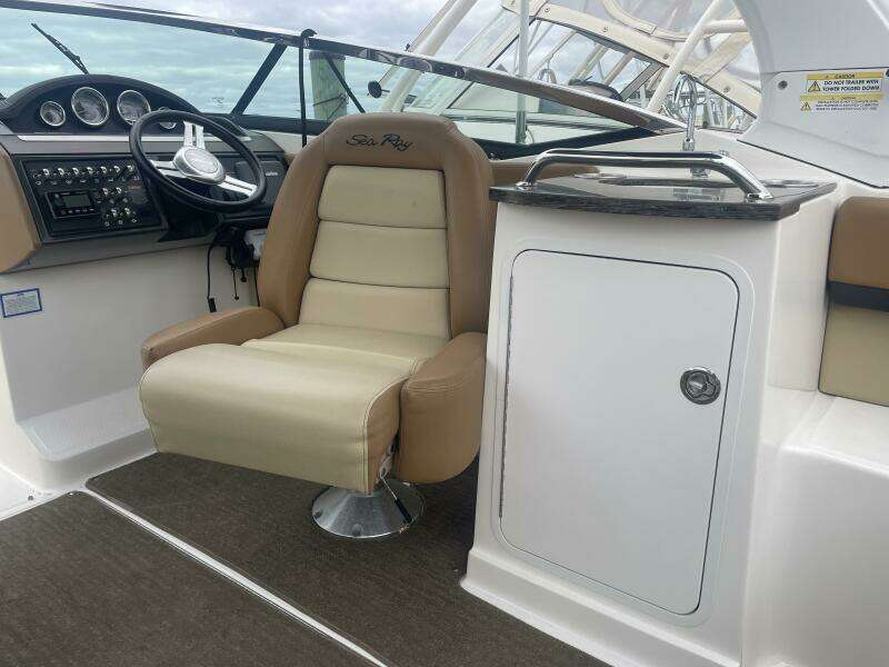 25ft Sea Ray Yacht For Sale