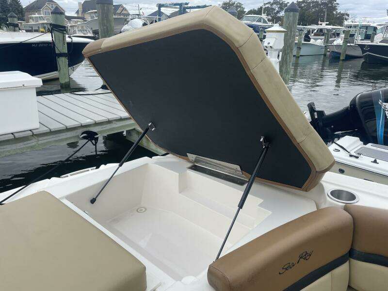 25ft Sea Ray Yacht For Sale